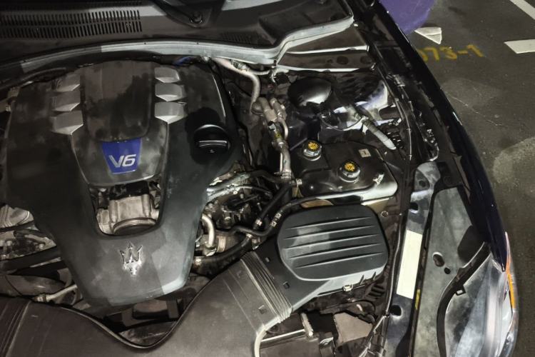 Used Maserati President  Engine Bay Left