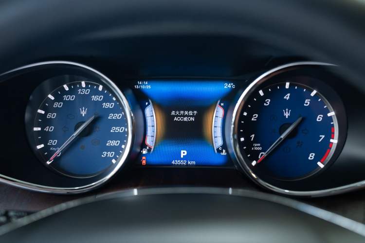 Used Maserati President 2017 3.0T Standard Model Odometer Close Up