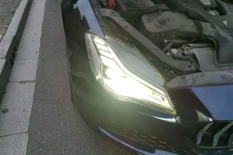 Used Maserati President 2017 3.0T Standard Model Right Front Headlight