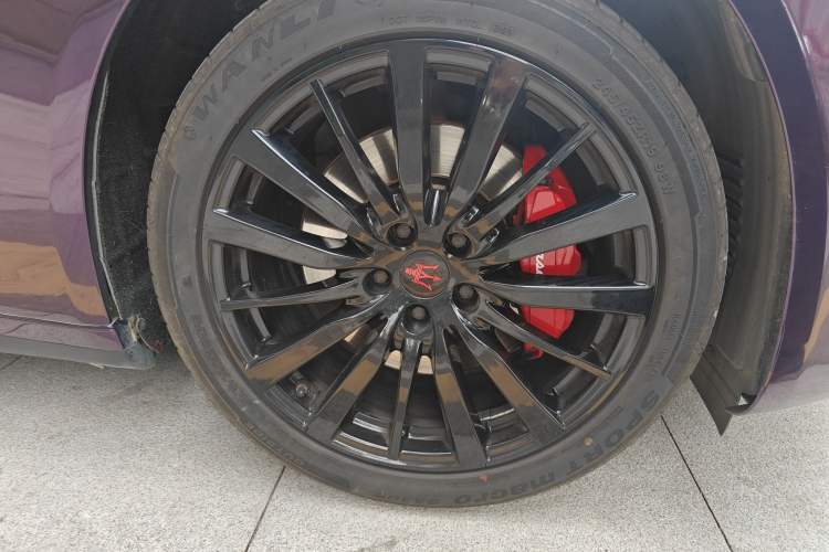 Used Maserati President 2017 3.0T Standard Model Right Front Wheel Hub