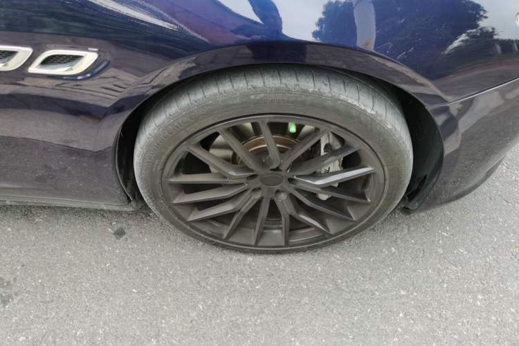 Used Maserati President 2017 3.0T Standard Model Right Front Wheel Hub
