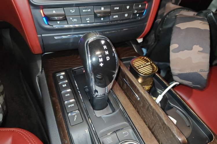 Used Maserati President 2017 3.0T Standard Model Gear Lever