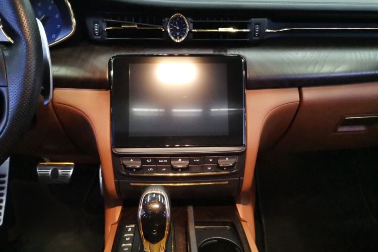 Used Maserati President 2017 3.0T Standard Model Audio And AC Panel