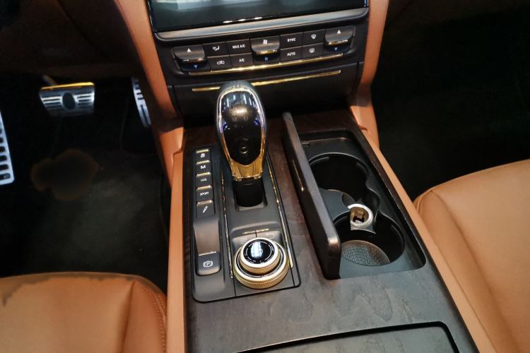 Used Maserati President 2017 3.0T Standard Model Gear Lever