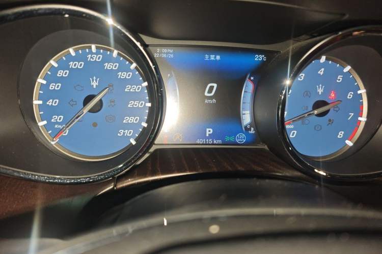 Used Maserati President 2017 3.0T Standard Model Odometer Close Up