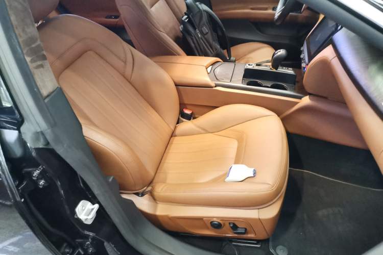 Used Maserati President 2017 3.0T Standard Model Right Front Seat
