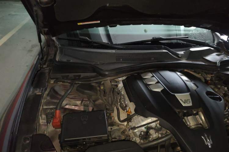 Used Maserati President 2017 3.0T Standard Model Engine Bay Right
