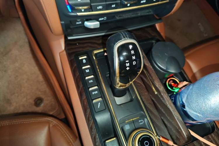 Used Maserati President 2017 3.0T Standard Model Gear Lever