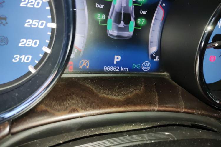 Used Maserati President 2017 3.0T Standard Model Odometer Close Up