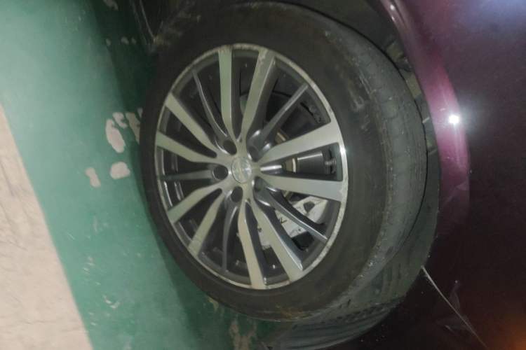 Used Maserati President  Right Front Wheel Hub