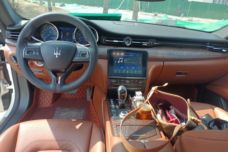 Used Maserati President 2017 3.0T Standard Model Center Console