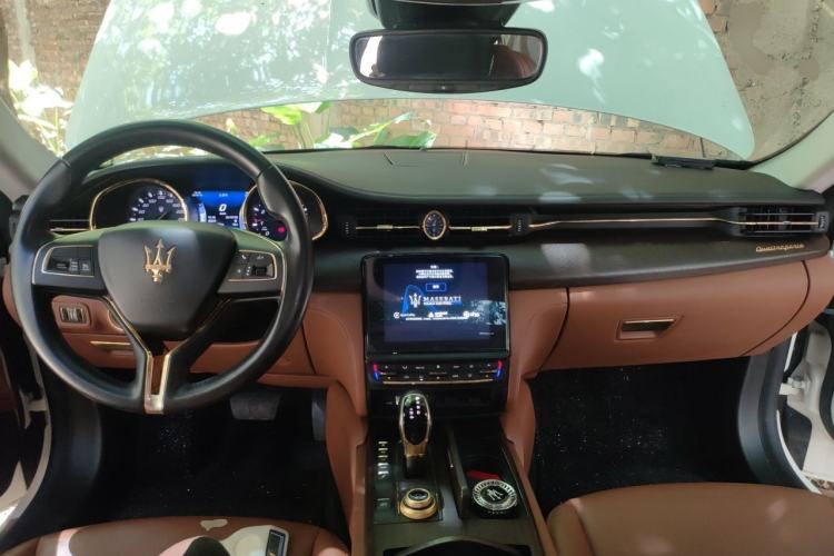 Used Maserati President 2017 3.0T Standard Model Center Console