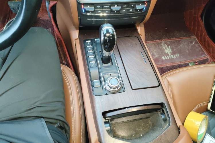 Used Maserati President 2017 3.0T Standard Model Gear Lever