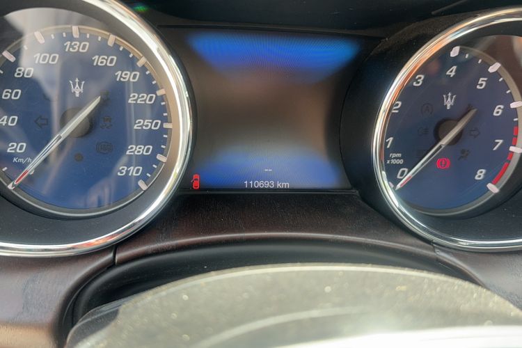 Used Maserati President 2017 3.0T Standard Model Odometer Close Up