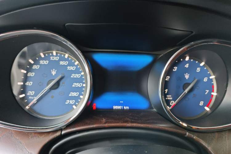 Used Maserati President 2017 3.0T Standard Model Odometer Close Up