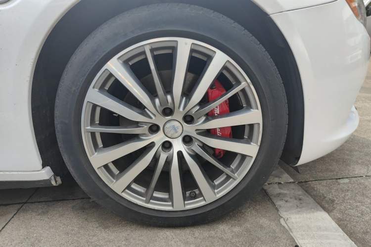 Used Maserati President 2017 3.0T Standard Model Right Front Wheel Hub