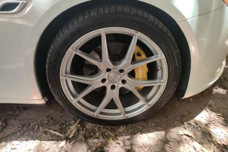 Used Maserati President 2017 3.0T Standard Model Right Front Wheel Hub