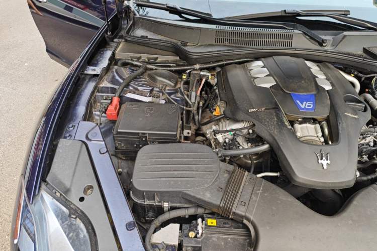 Used Maserati President 2018 3.0T S Q4 Sport Edition Engine Bay Right