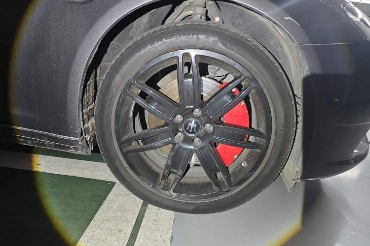 Used Maserati President 2018 3.0T Standard Edition Right Front Wheel Hub