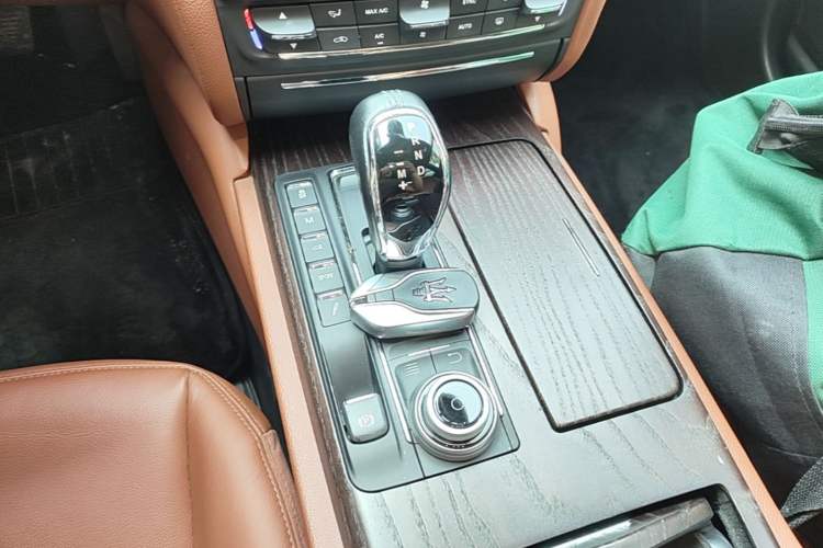 Used Maserati President 2018 3.0T Standard Edition Gear Lever
