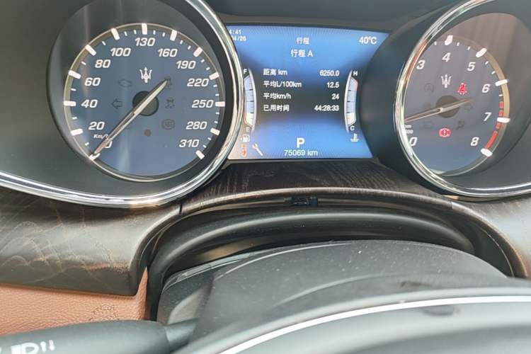 Used Maserati President 2018 3.0T Standard Edition Odometer Close Up
