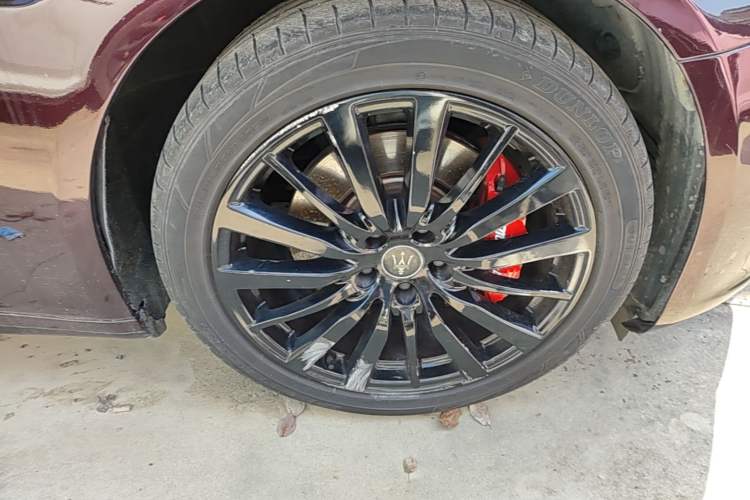 Used Maserati President 2018 3.0T Standard Edition Right Front Wheel Hub