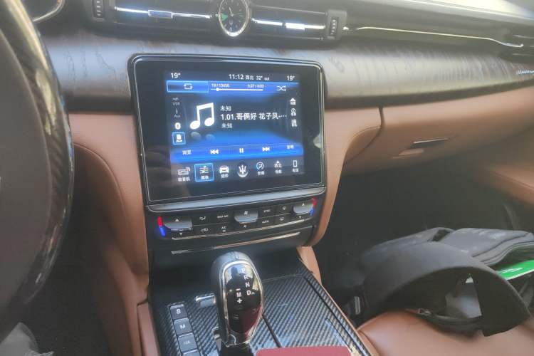 Used Maserati President 2018 3.0T Sport Edition Audio And AC Panel