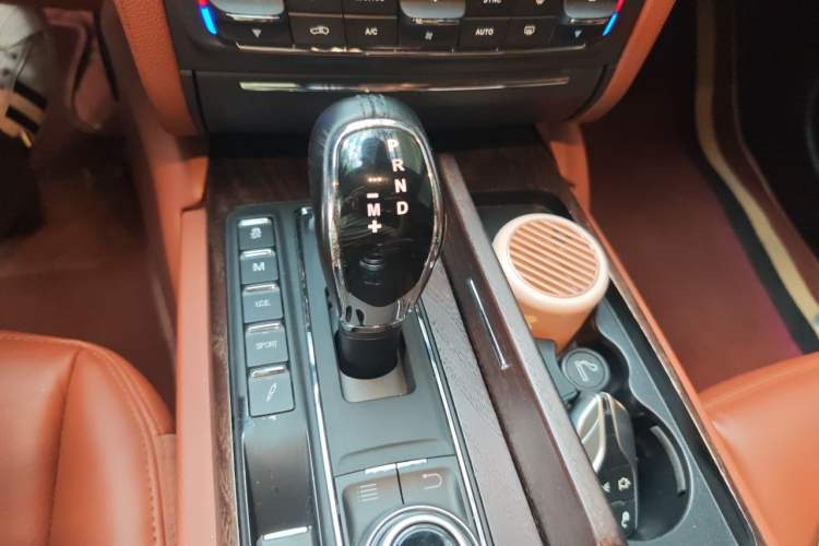 Used Maserati President 2018 3.0T Standard Edition Gear Lever