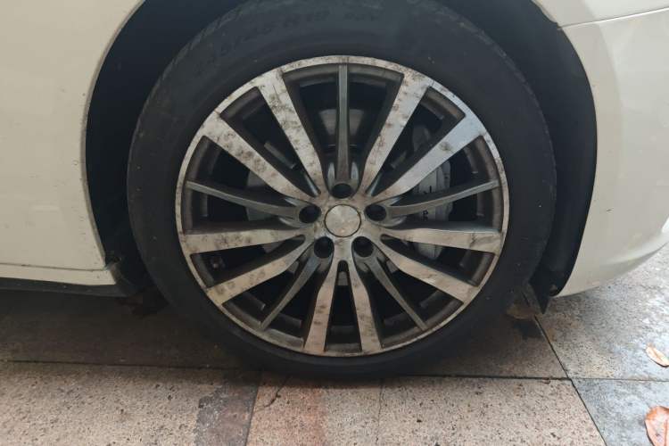 Used Maserati President 2018 3.0T Standard Edition Right Front Wheel Hub