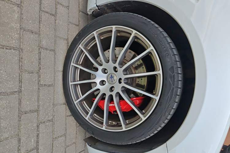Used Maserati President 2019 3.0T Luxury Edition China VI Standard Right Front Wheel Hub