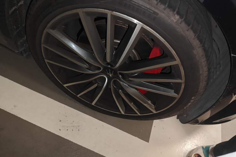 Used Maserati President 2020 3.0T Standard Edition Right Front Wheel Hub