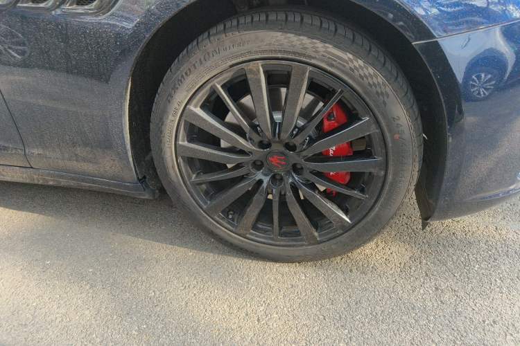 Used Maserati President 2020 3.0T Standard Edition Right Front Wheel Hub