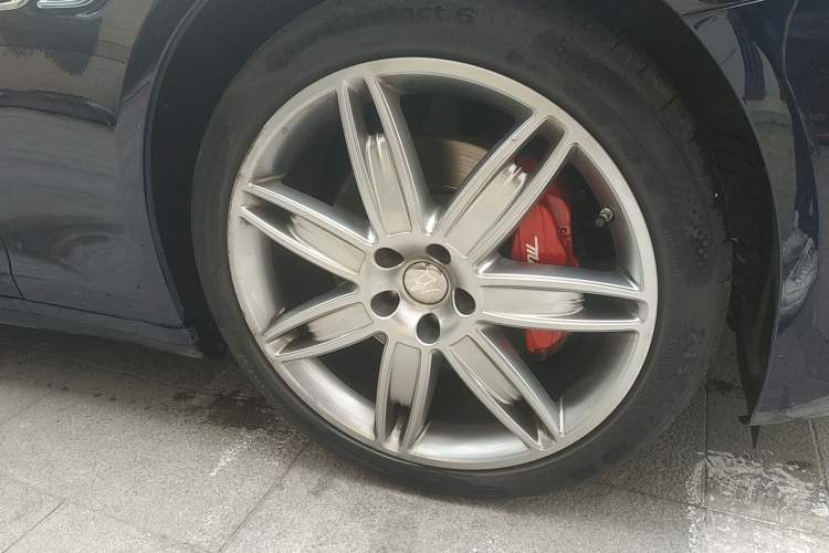 Used Maserati President 2020 3.0T Standard Edition Right Front Wheel Hub