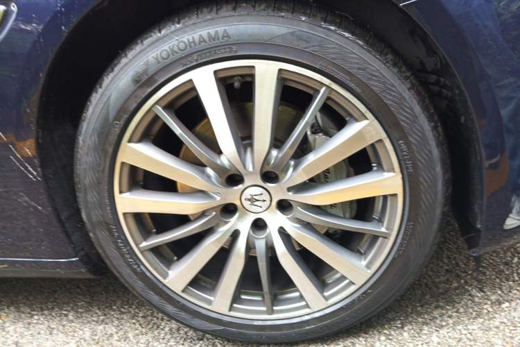 Used Maserati President 2021 3.0T Standard Edition Right Front Wheel Hub