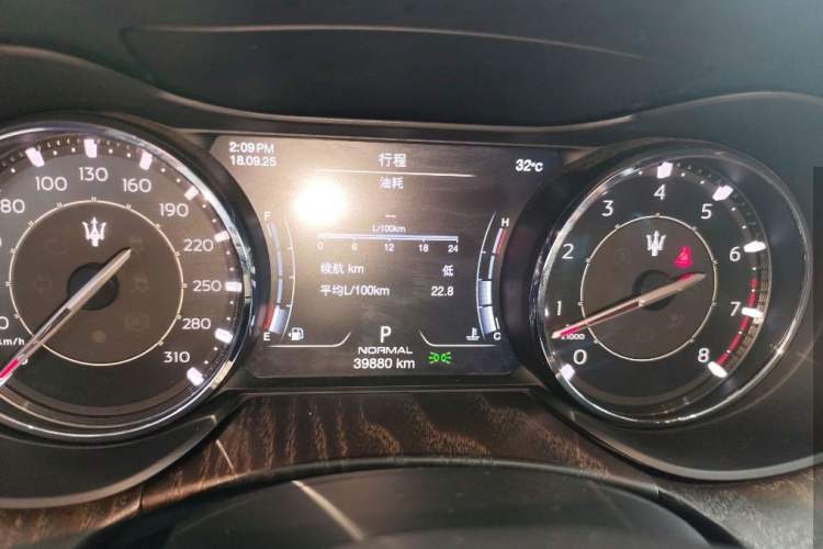 Used Maserati President 2021 3.0T Luxury Edition Odometer Close Up