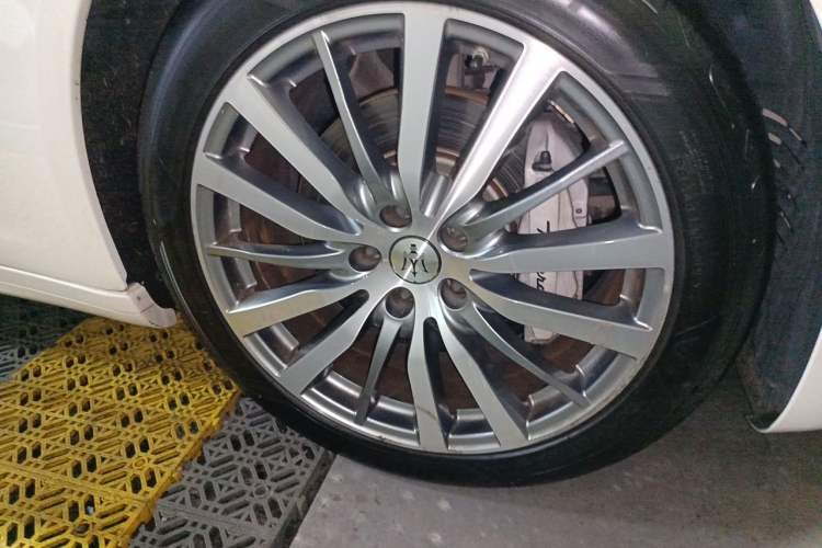 Used Maserati President 2021 3.0T Standard Edition Right Front Wheel Hub