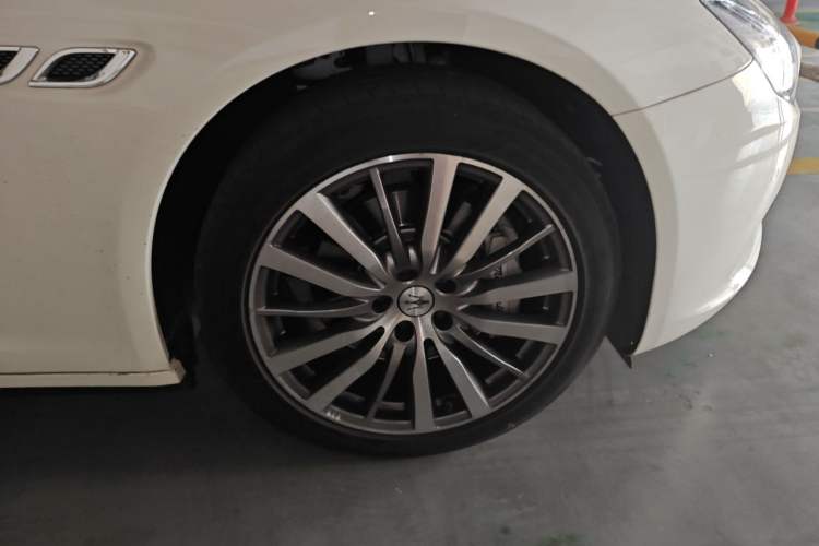 Used Maserati President 2021 3.0T Standard Edition Right Front Wheel Hub