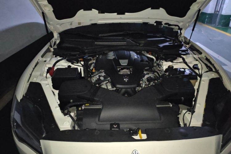 Used Maserati President 2022 3.0T GT Engine Bay Right