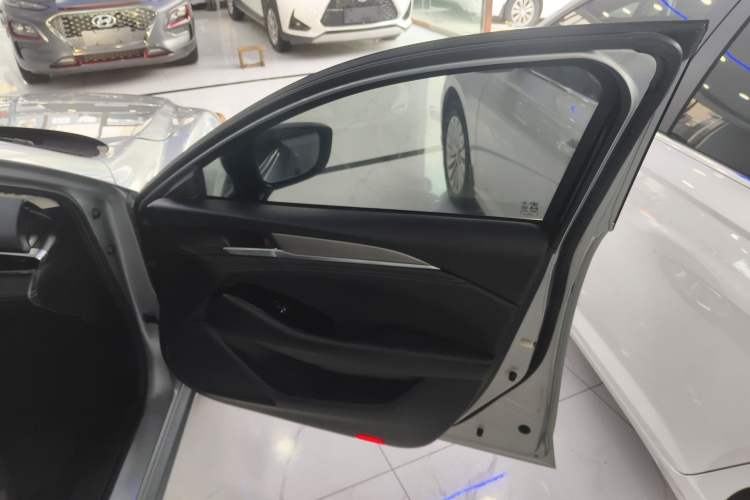 Used Mazda Atenza 2020 2.0L Blue Sky Luxury Edition Interior 5