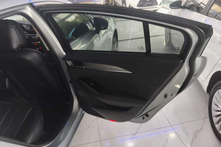 Used Mazda Atenza 2020 2.0L Blue Sky Luxury Edition Interior 6