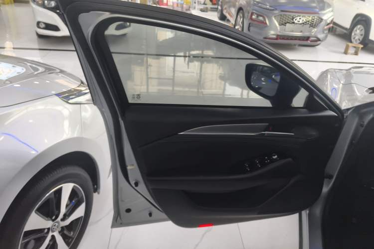 Used Mazda Atenza 2020 2.0L Blue Sky Luxury Edition Interior 7