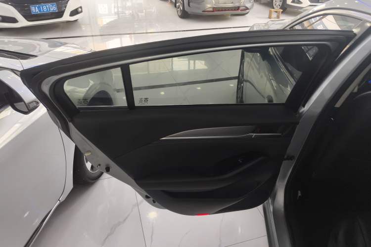 Used Mazda Atenza 2020 2.0L Blue Sky Luxury Edition Interior 8
