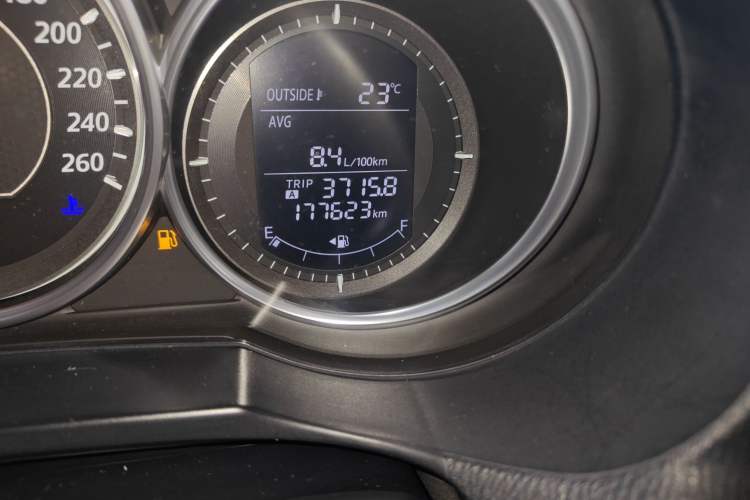 Used Mazda Atenza 2015 2.0L Blue Sky Fashion Edition Odometer Close Up