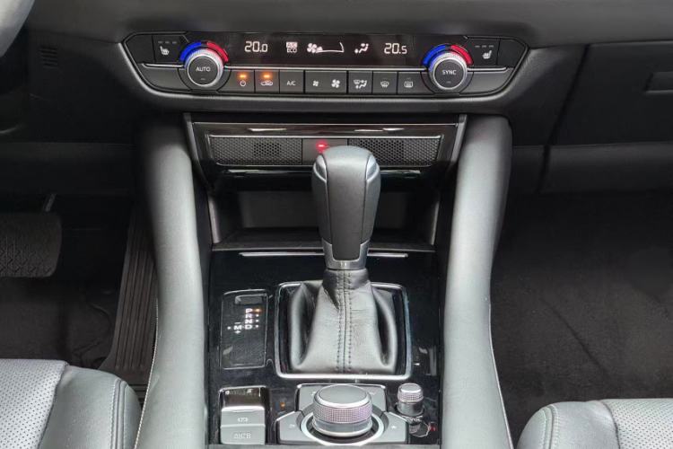 Used Mazda Atenza 2020 2.5L Skyline Sport Edition Interior 4
