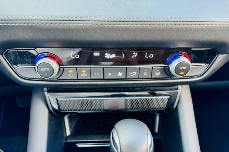 Used Mazda Atenza 2021 2.0L Blue Sky Luxury Edition Interior 9