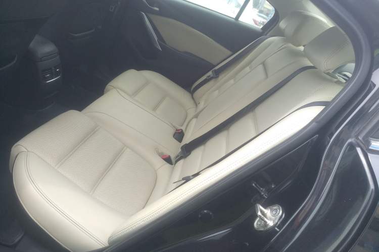 Used Mazda Atenza 2014 2.0L Blue Sky Luxury Edition Interior 4