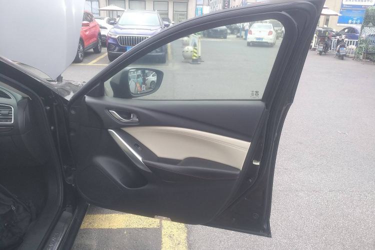 Used Mazda Atenza 2014 2.0L Blue Sky Luxury Edition Interior 5