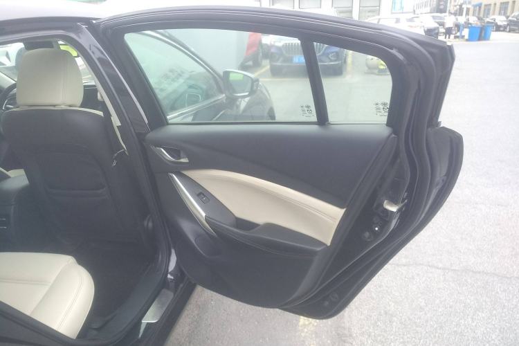 Used Mazda Atenza 2014 2.0L Blue Sky Luxury Edition Interior 6