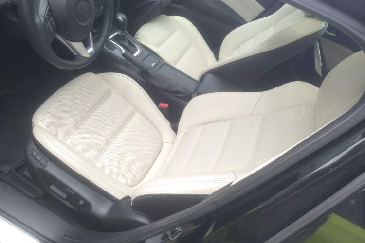 Used Mazda Atenza 2014 2.0L Blue Sky Luxury Edition Left Front Seat