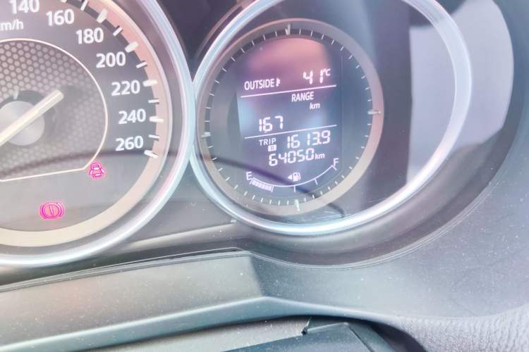 Used Mazda Atenza 2014 2.0L Blue Sky Luxury Edition Odometer Close Up